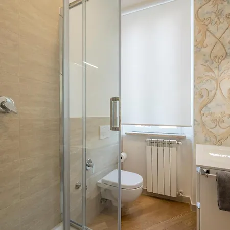 Downtown_blossom With Small Terrace Apartman